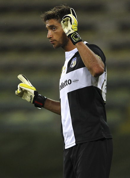 在今年新发布的中足联纪律道德准则里，“歧视”（包...