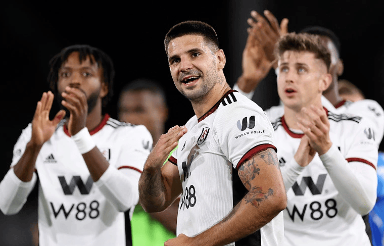 球场角力，美国和巴拉圭热身赛补时阶段发生大规模冲突